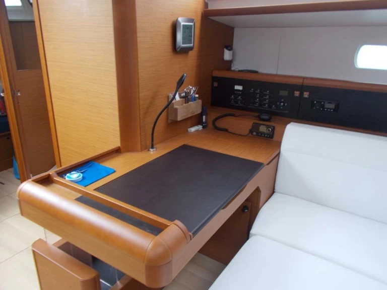 Jeanneau Sun Odyssey 519 między profesjonalistami a osobami prywatnymi w Castellammare di Stabia