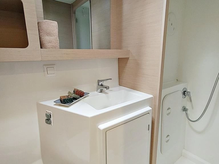 Wynajem łodzi Rogoznica tanio Lagoon 42