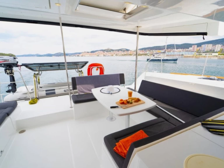 Wynajem łodzi Rogoznica tanio Lagoon 450 F