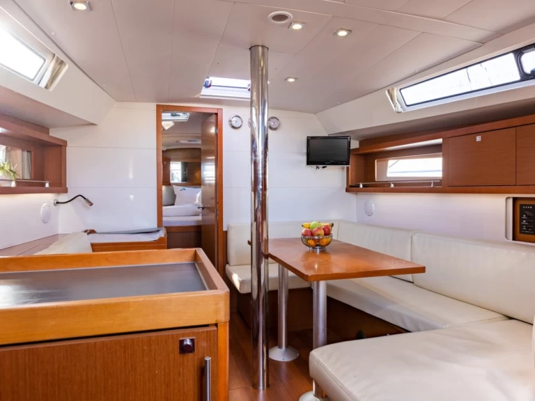 Bénéteau Oceanis 41.1 między profesjonalistami a osobami prywatnymi w Punat