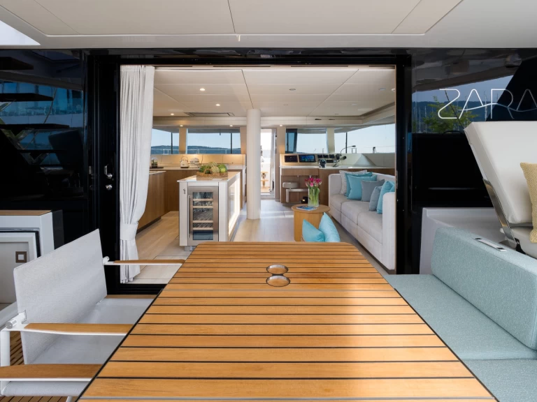 Wynajmij Katamaran z lub bez skippera Sunreef w Kastel Gomilica