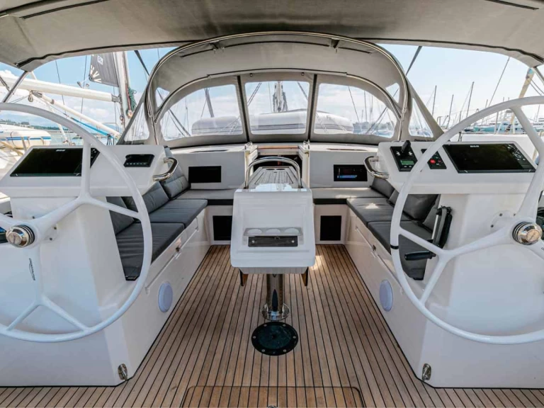 Bavaria Bavaria C45 między profesjonalistami a osobami prywatnymi w Gouvia