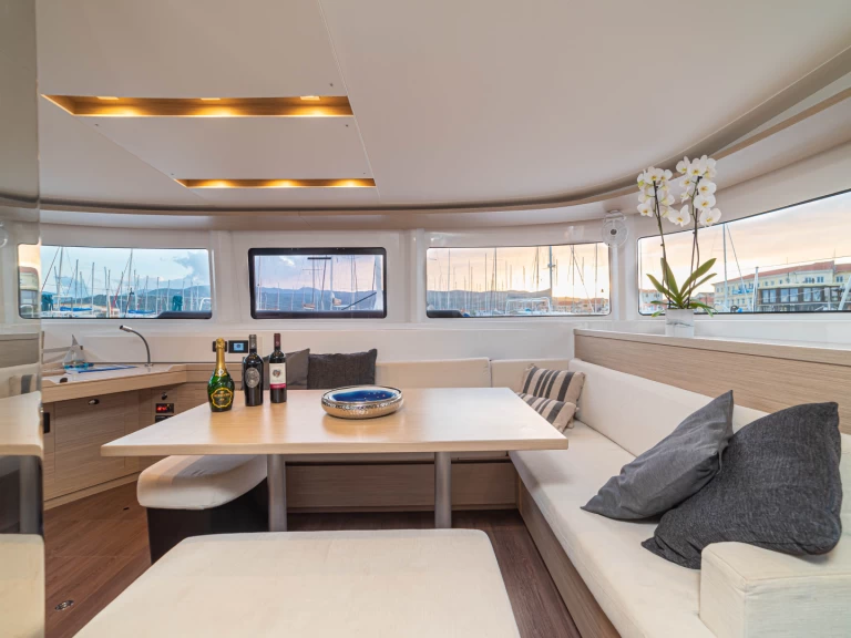 Wynajem łodzi Lefkáda tanio Lagoon 46