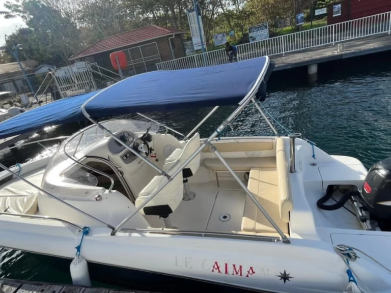 Motorówka do wynajmu w Les Trois-Îlets w najlepszej cenie