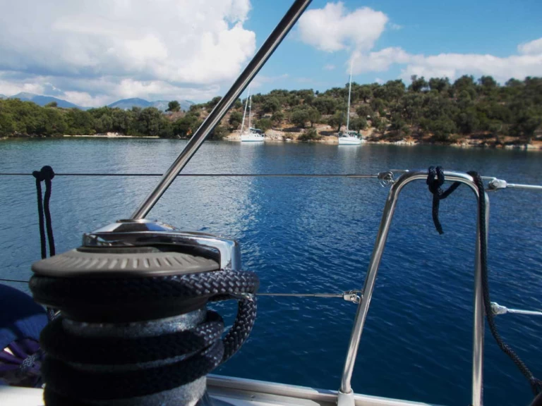 Bavaria Cruiser 51 Style między profesjonalistami a osobami prywatnymi w Gouvia