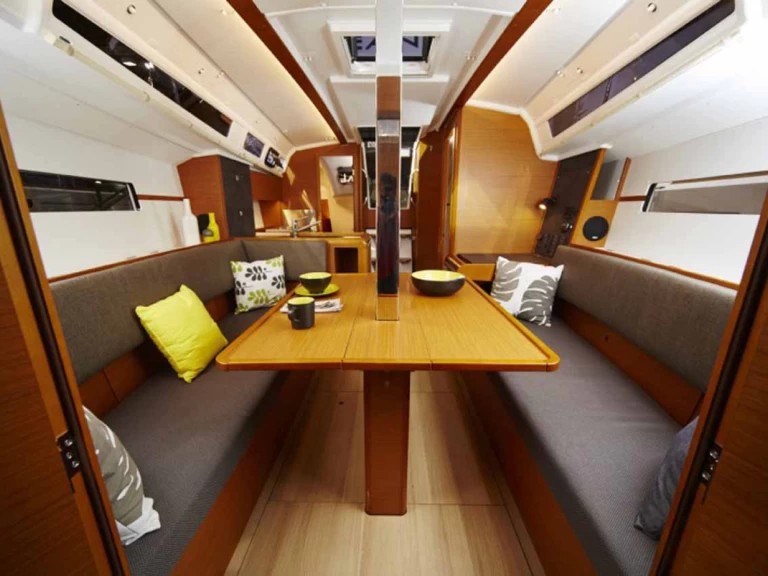 Wynajmij Jeanneau Sun Odyssey 349 w Golfo Aranci