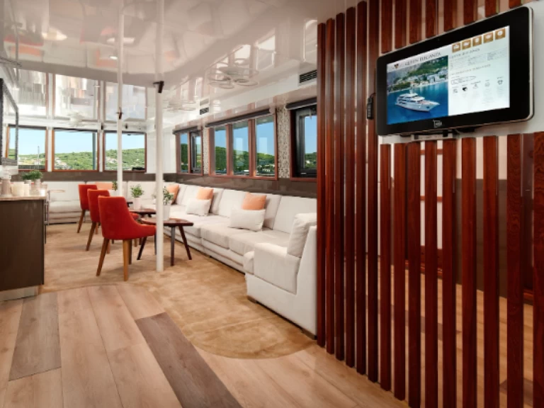 Wynajmij  Motoryacht Queen Eleganza w Split