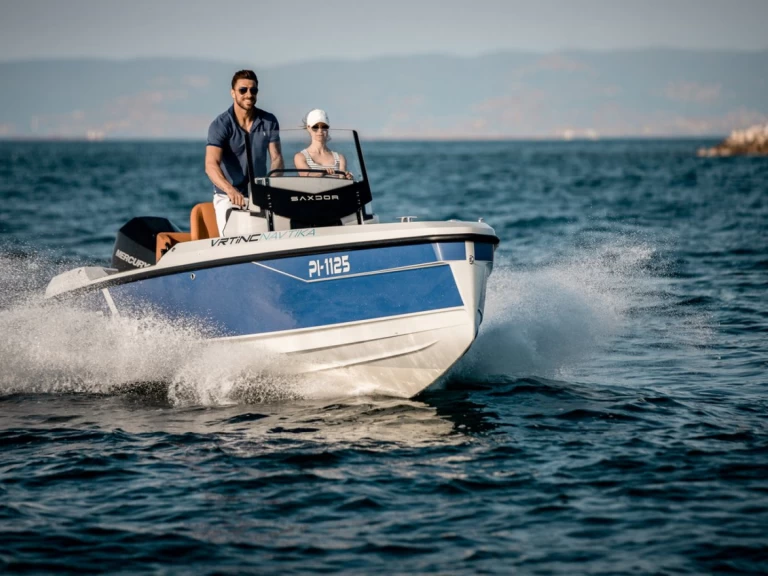 Wynajem Motorówka Saxdor z patentem 