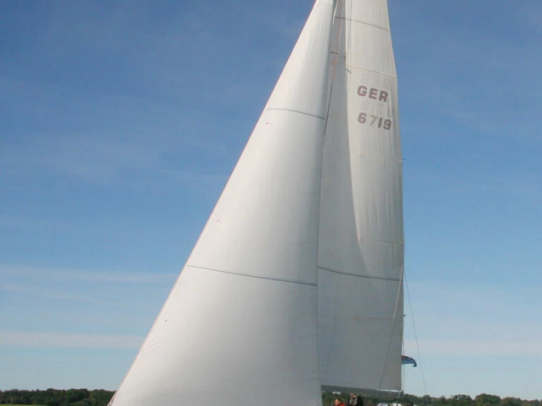 Salona Salona 38 między profesjonalistami a osobami prywatnymi w Heiligenhafen