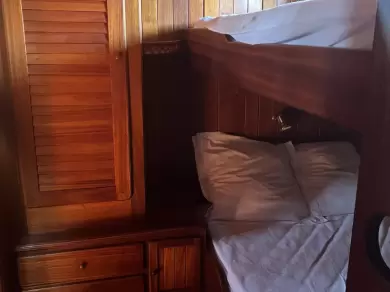 Caique ketch między profesjonalistami a osobami prywatnymi w Hyeres