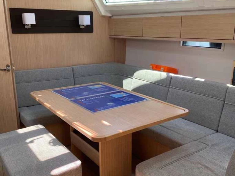 Wynajem Żaglowiec Bavaria z patentem 