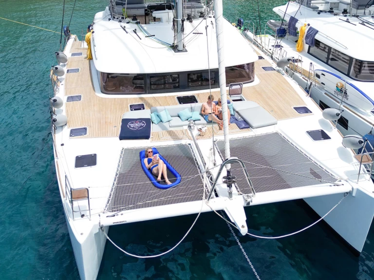 Lagoon Lagoon 560 S2 między profesjonalistami a osobami prywatnymi w Elliniko