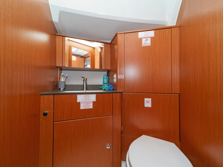 Wynajmij Bavaria Cruiser 41 w Alimos