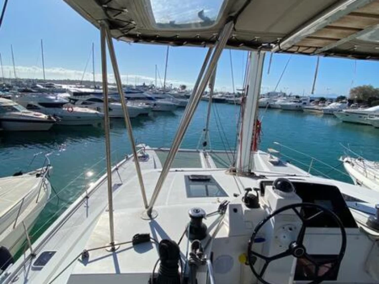 Wynajem Katamaran Nautitech z patentem 