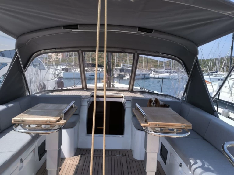 Bénéteau First 53 między profesjonalistami a osobami prywatnymi w Lavrio