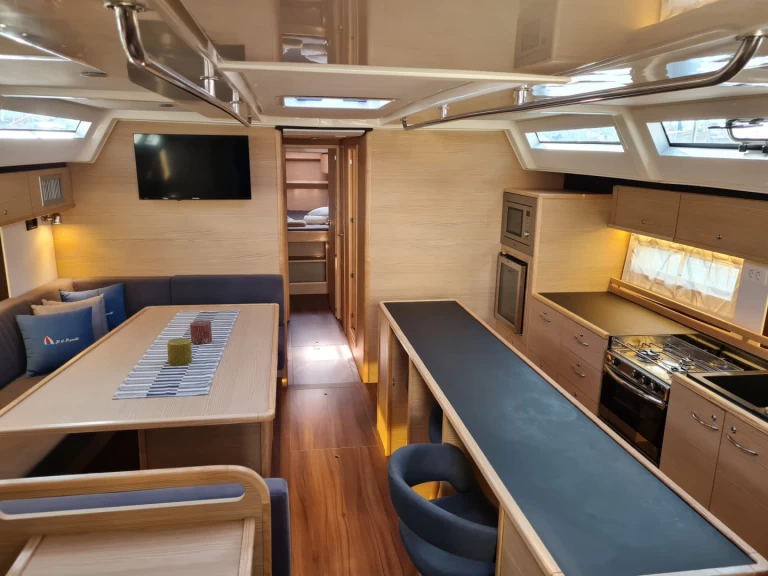 D&D Yacht D&D Kufner 50 I. między profesjonalistami a osobami prywatnymi w Trogir