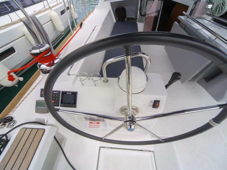 Wynajmij Bénéteau Oceanis 45 w Saint George's