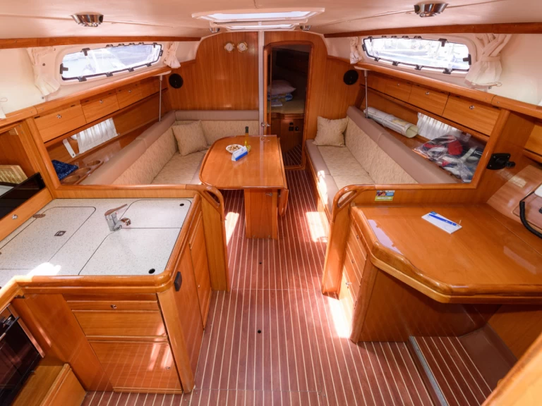 Wynajem Żaglowiec Bavaria z patentem 