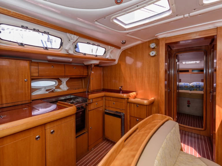 Wynajmij Bavaria Cruiser 46 w Trogir