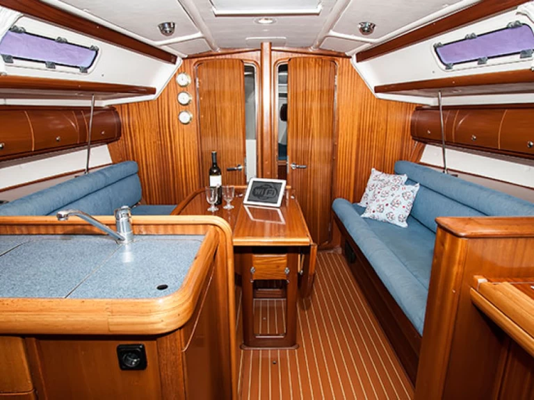 Wynajem Żaglowiec Bavaria z patentem 