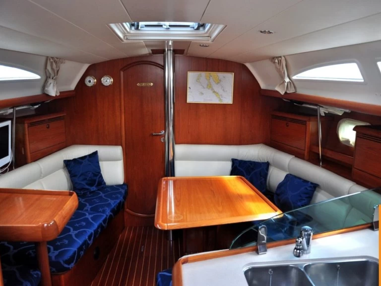 Wynajem Żaglowiec Jeanneau z patentem 