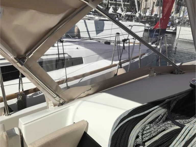 Wynajmij Jeanneau Sun Odyssey 440 w Alimos
