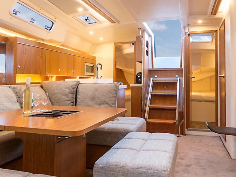 Wynajmij Żaglowiec z lub bez skippera Hanse w Donji Seget