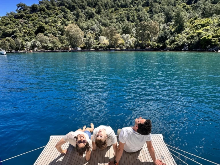 Bavaria Cruiser 46 między profesjonalistami a osobami prywatnymi w Marmaris