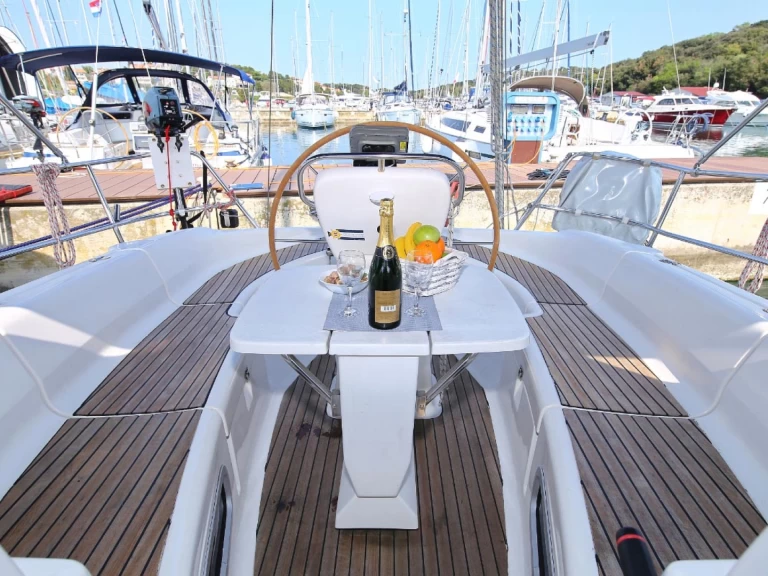 Żaglowiec do wynajmu w Pula w najlepszej cenie