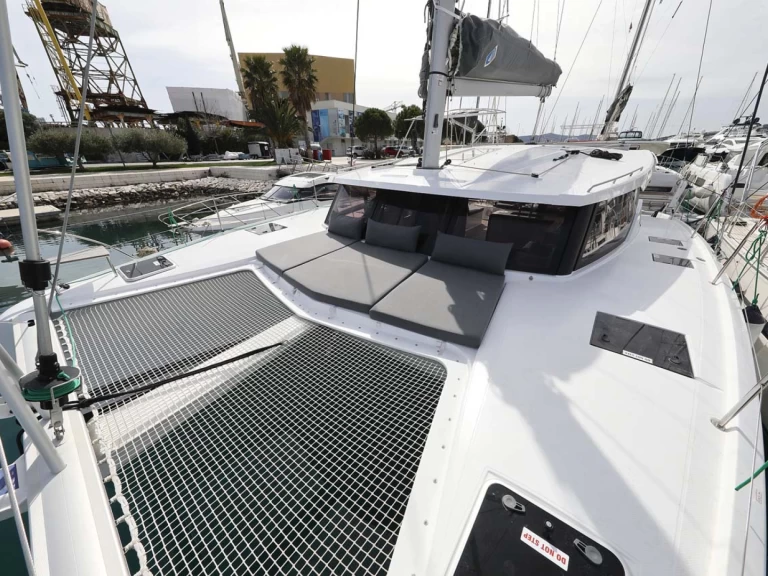 Wynajem Katamaran Fountaine Pajot z patentem 