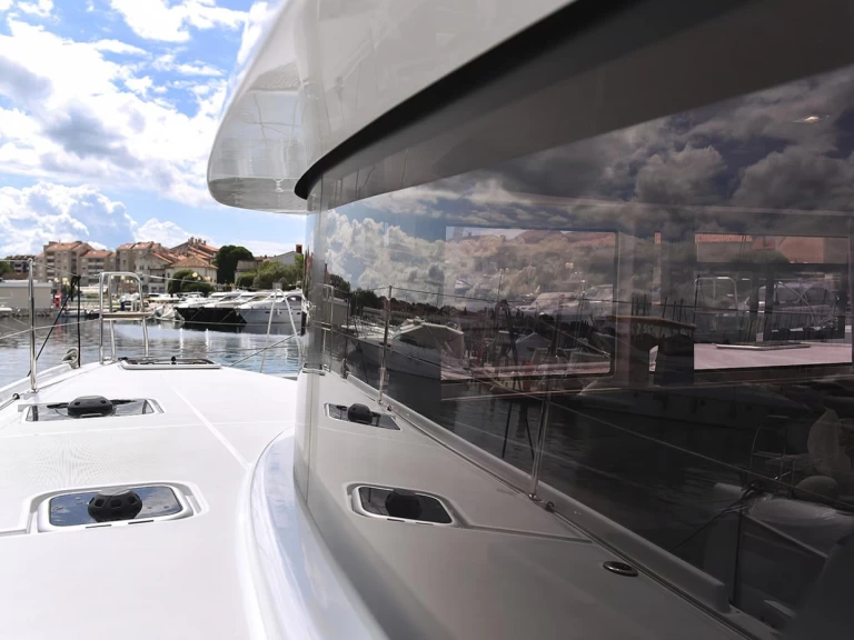 Wynajmij Katamaran z lub bez skippera Lagoon w Jezera