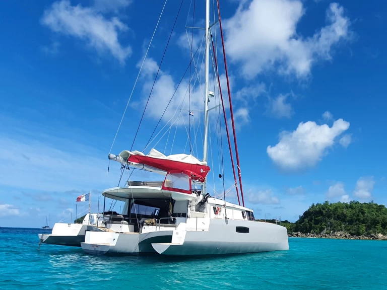 Neel Neel 51 między profesjonalistami a osobami prywatnymi w Le Marin