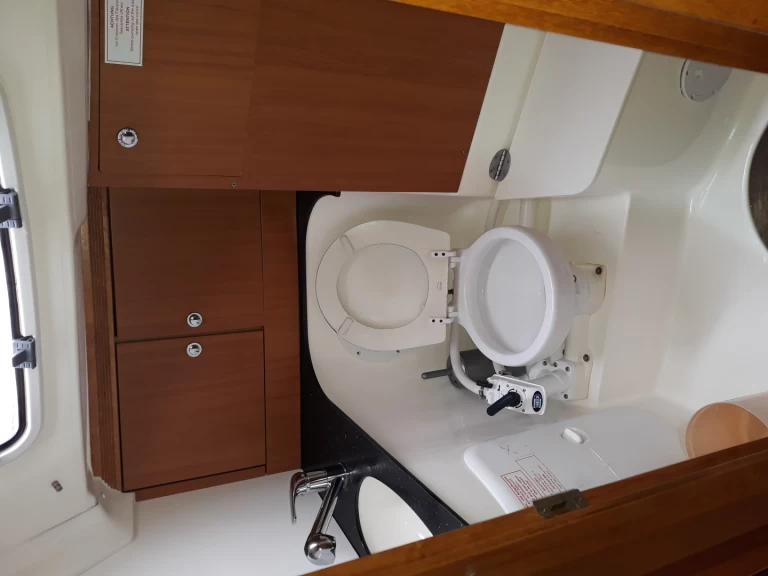 Wynajem Żaglowiec Bavaria z patentem 