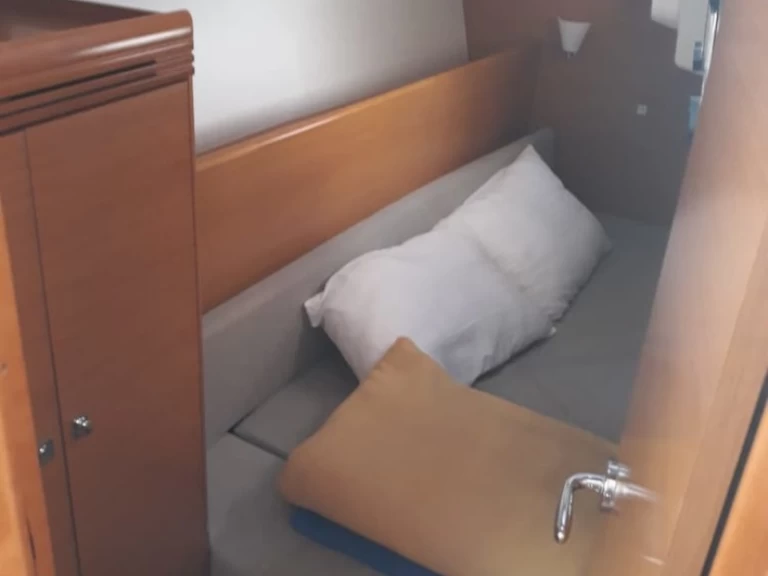 Wynajmij Jeanneau Sun Odyssey 33i w Gouvia