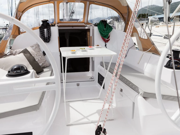 Elan Elan E3 między profesjonalistami a osobami prywatnymi w Kaštela