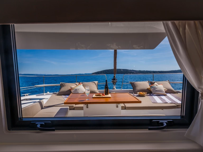 Wynajmij Katamaran z lub bez skippera Bali w Komolac