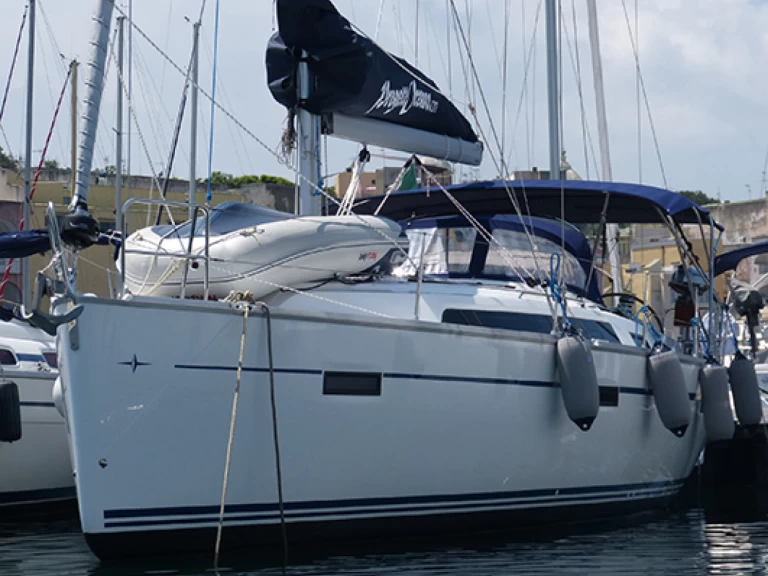 Bavaria Cruiser 41 między profesjonalistami a osobami prywatnymi w Procida