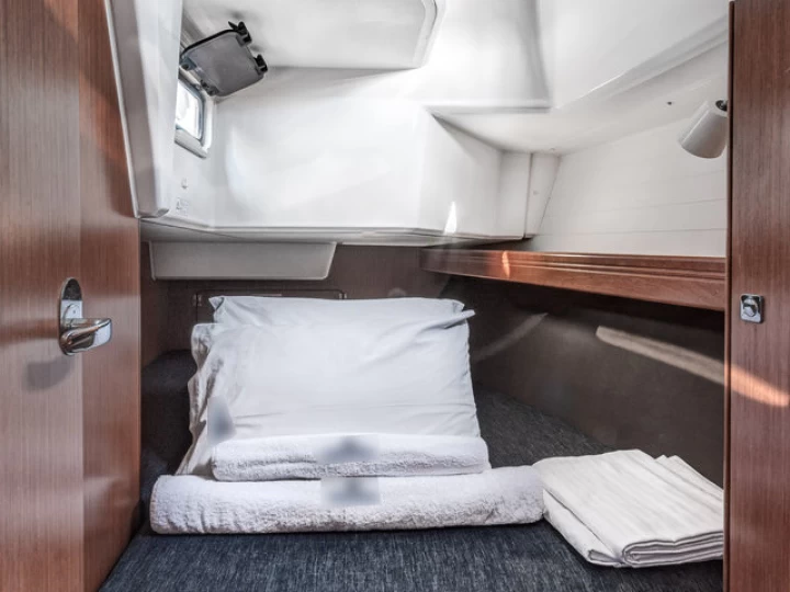 Bavaria Cruiser 37 między profesjonalistami a osobami prywatnymi w Gouvia