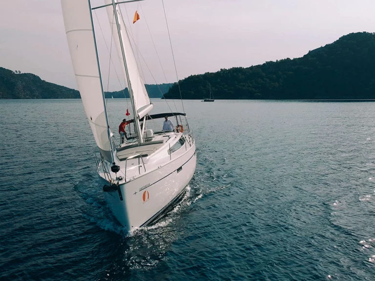 Bavaria Cruiser 46 między profesjonalistami a osobami prywatnymi w Fethiye