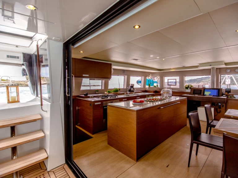 Katamaran do wynajmu w Elliniko w najlepszej cenie