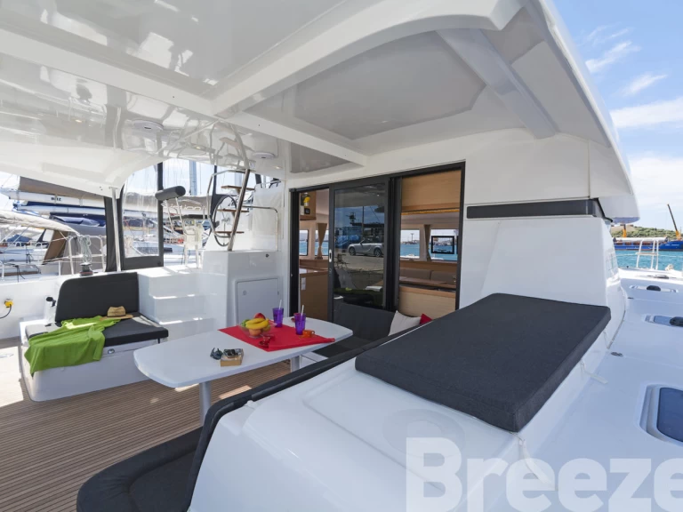 Wynajem Katamaran Lagoon z patentem 