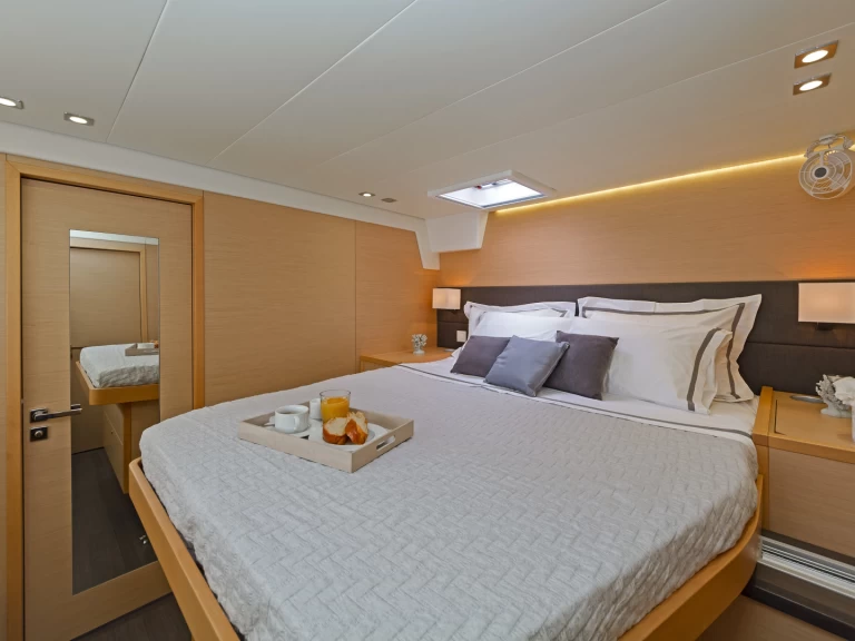 Lagoon Lagoon 560 między profesjonalistami a osobami prywatnymi w Alimos