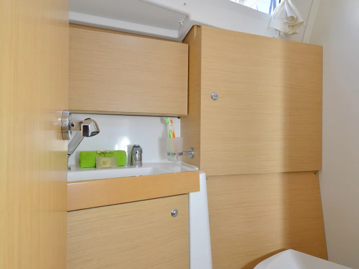 Wynajem Żaglowiec Bénéteau z patentem 