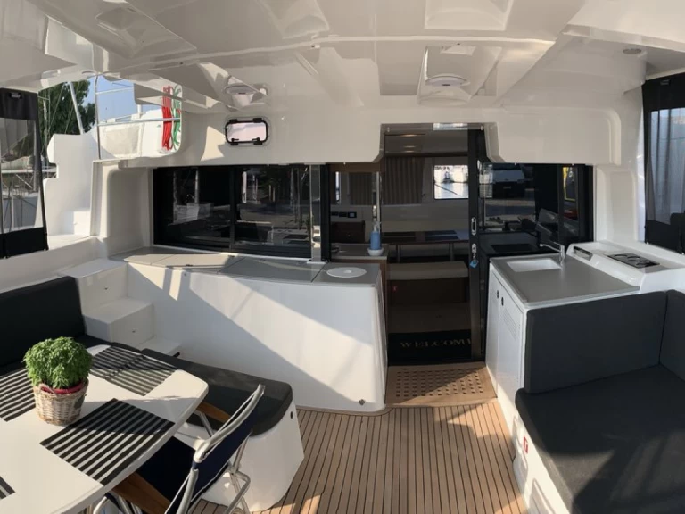 Wynajem łodzi Lagoon Lagoon 46 w Alimos na SamBoat 