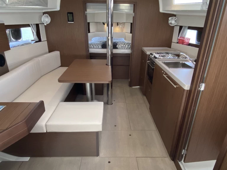 Wynajmij Żaglowiec z lub bez skippera Bénéteau w Pula