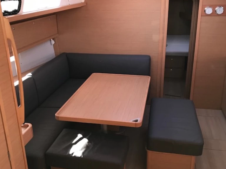 Wynajem Żaglowiec Dufour z patentem 