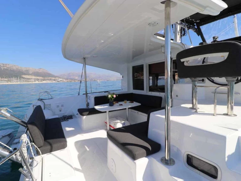 Wynajem łodzi Lagoon Lagoon 40 w Pula na SamBoat 