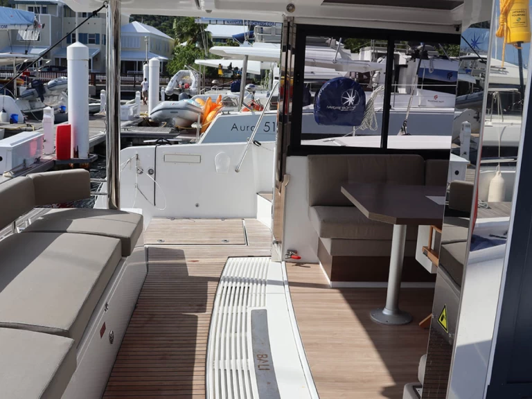 Bali Bali 4.4 między profesjonalistami a osobami prywatnymi w Road Town