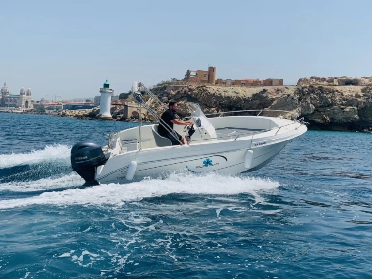 Wynajem Motorówka Pacific Craft z patentem 