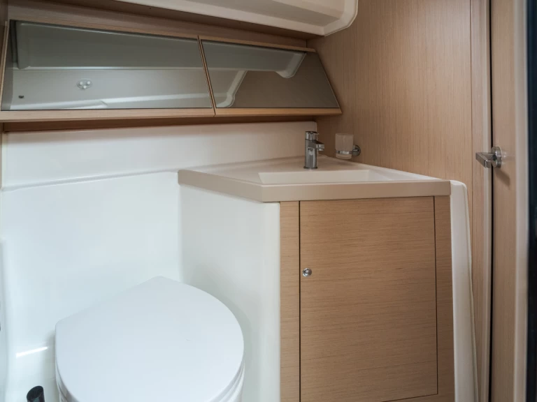 Wynajmij Bénéteau Oceanis 40.1 w Castiglioncello